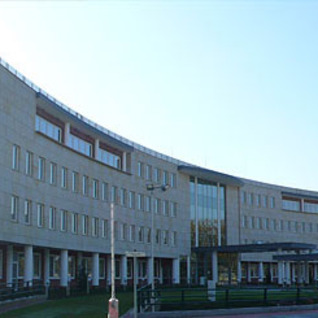 - regulacje stanów prawnych nieruchomości / Spółdzielnia Mszczonowska w Warszawie, siedziba ZUS-u przy ul. 1 Sierpnia